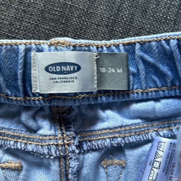 Gap denim shorts size 18-24 months - Picture 2 of 3